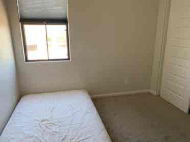 3 rooms in town home ()