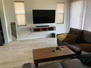 3 rooms in town home ()