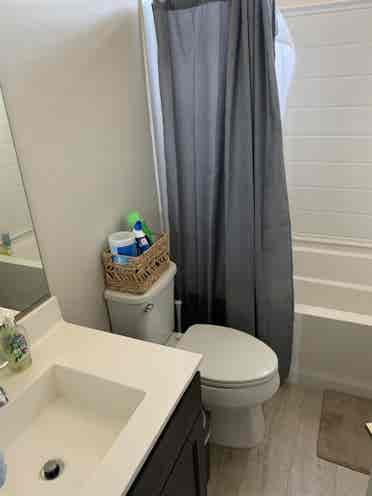 3 rooms in town home ()
