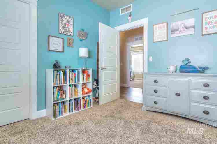 Roomie Hazelwood Village (SW Boise)