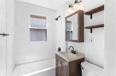 1 Bedroom Available in Lakewook, OH