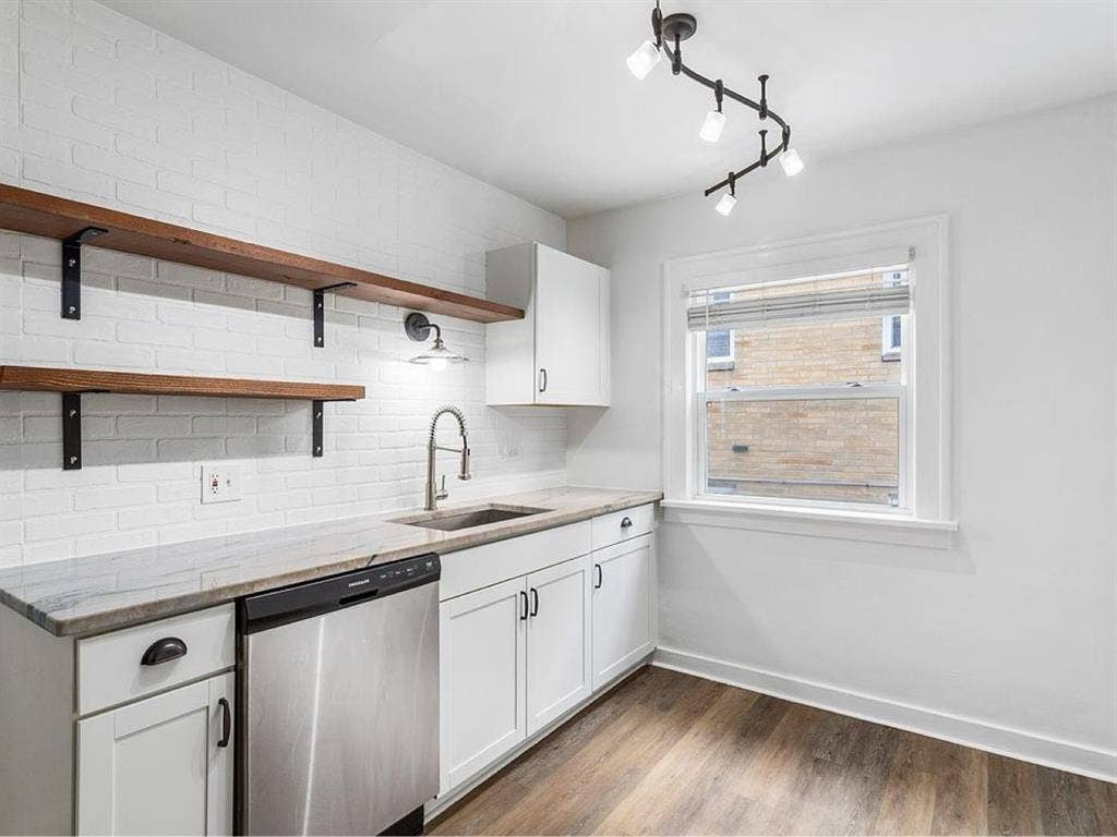 1 Bedroom Available in Lakewook, OH