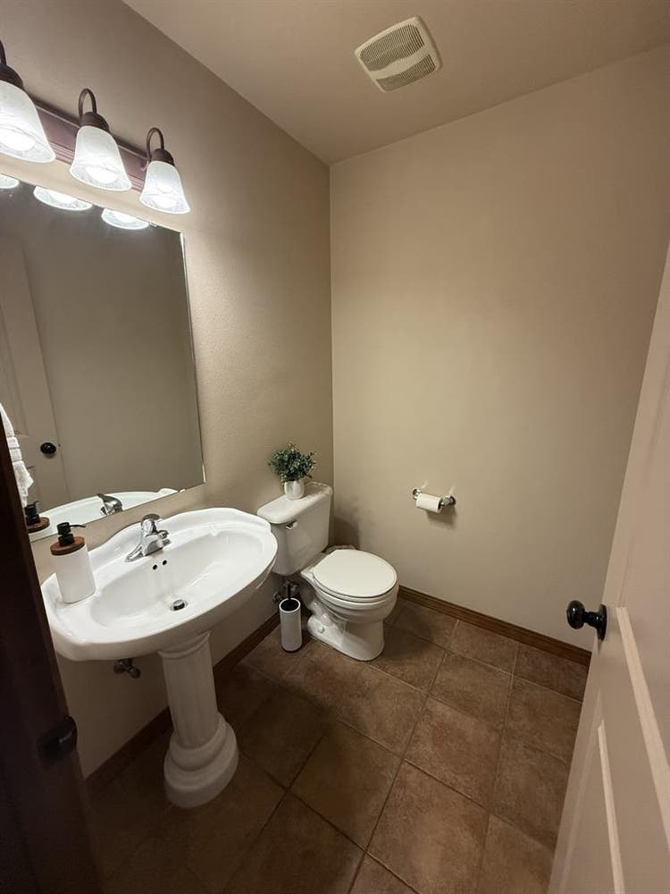 4 bedroom house with 3 bathrooms