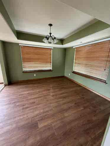 4 bedroom house with 3 bathrooms