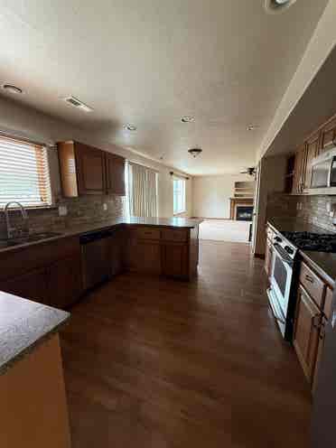 4 bedroom house with 3 bathrooms
