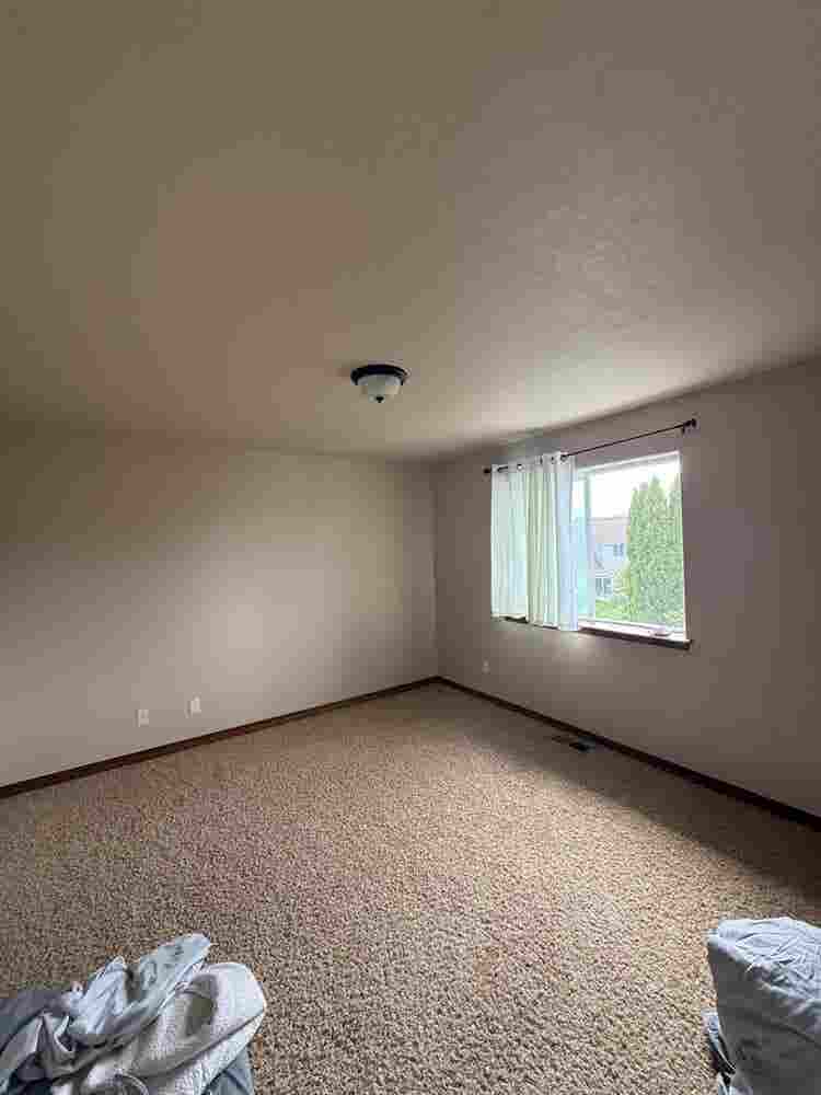 4 bedroom house with 3 bathrooms