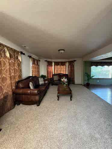 4 bedroom house with 3 bathrooms