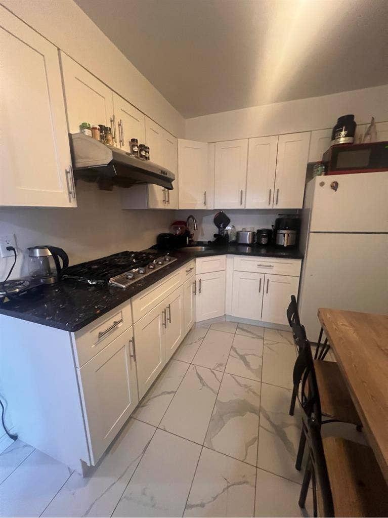 Furnished room in Beiarwood- Queens