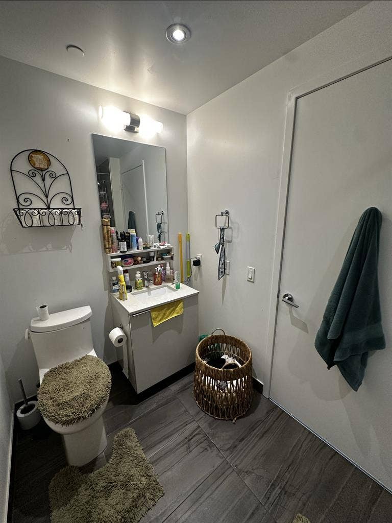 BATH in a Bed 2 Bath Condo