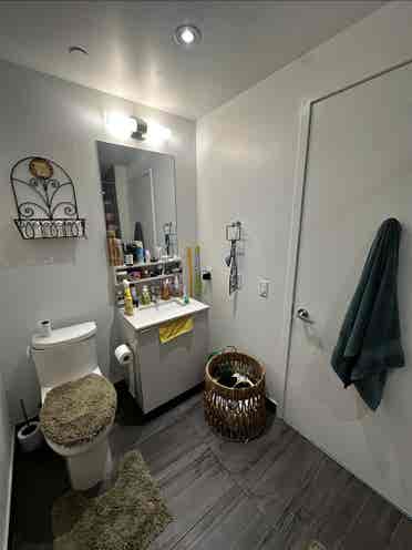 BATH in a Bed 2 Bath Condo