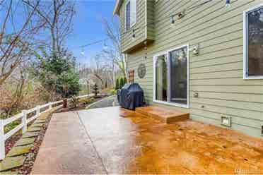 2 rooms available in Kenmore house