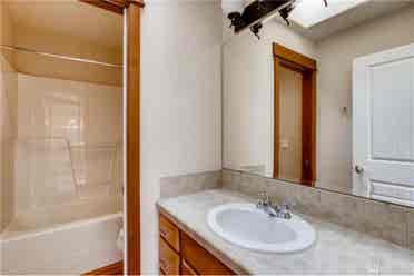 2 rooms available in Kenmore house