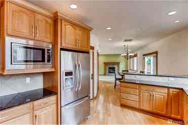 2 rooms available in Kenmore house