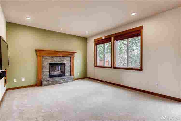 2 rooms available in Kenmore house