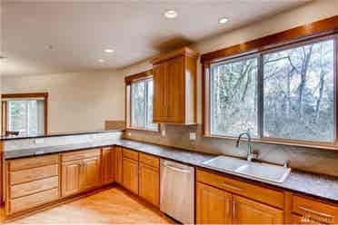 2 rooms available in Kenmore house