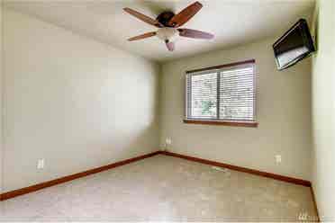 2 rooms available in Kenmore house