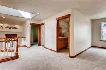 2 rooms available in Kenmore house