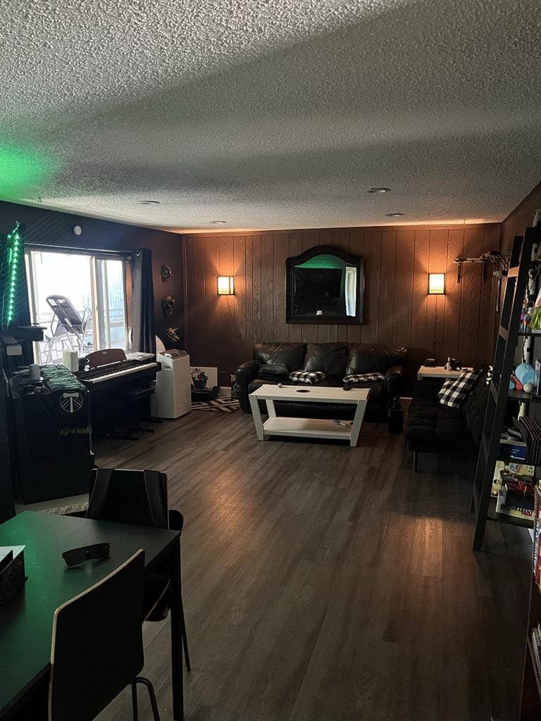 Co-ed Aloha home!