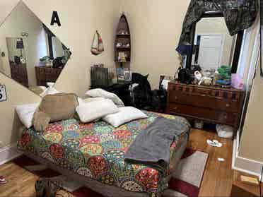 Bedroom with its own bathroomm