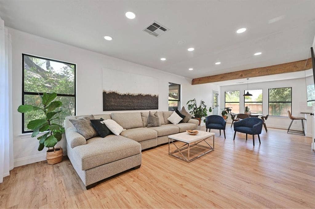 Newly renovated home, amenities!