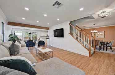 Newly renovated home, amenities!