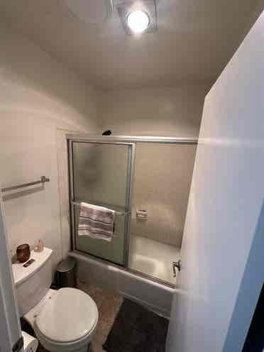 Female roommate wanted in Hillcrest