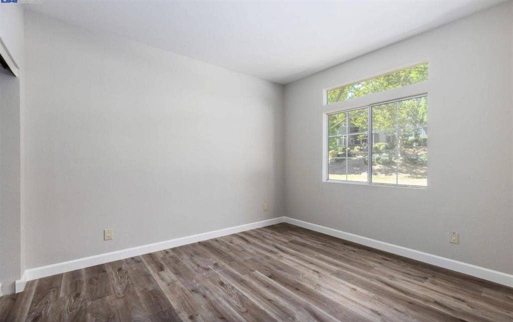 1 bedroom with private bathroom