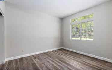 1 bedroom with private bathroom