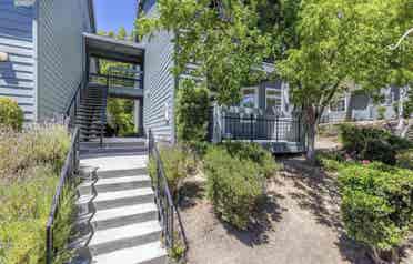 1 bedroom with private bathroom