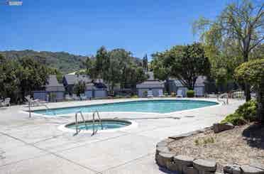 1 bedroom with private bathroom