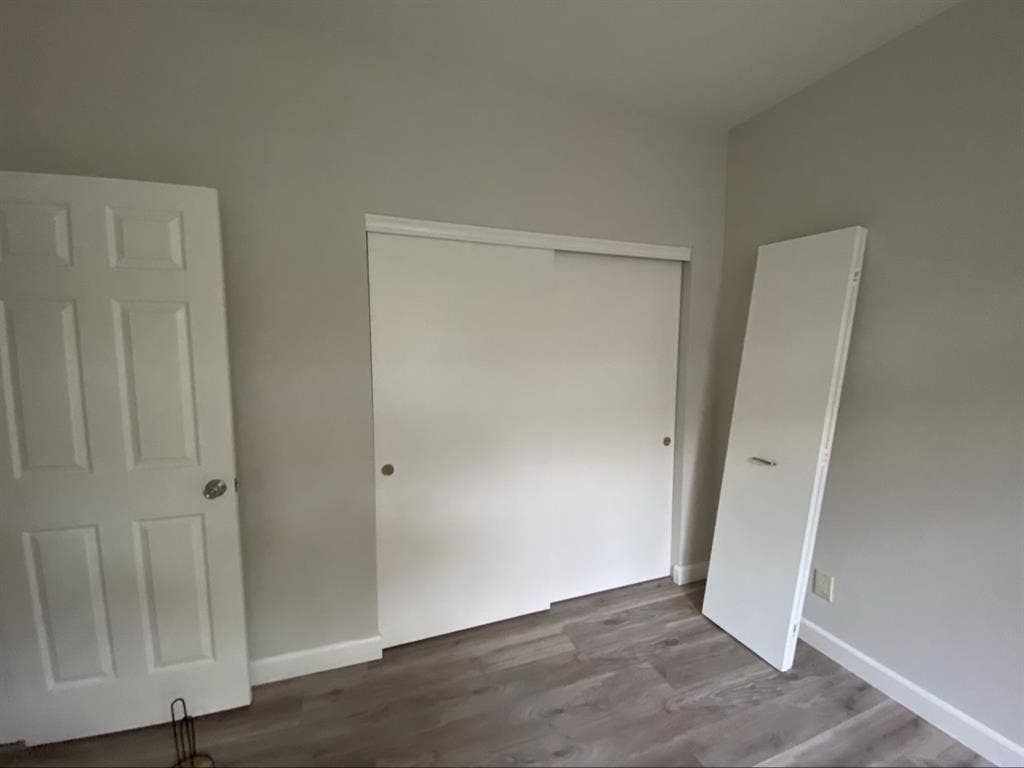 1 bedroom with private bathroom