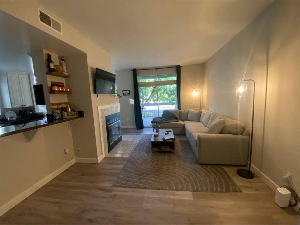 1 bedroom with private bathroom
