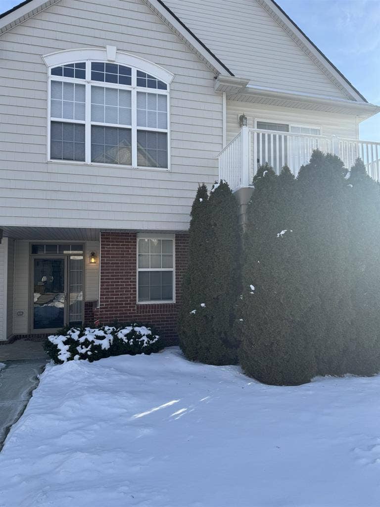 Looking for roommate