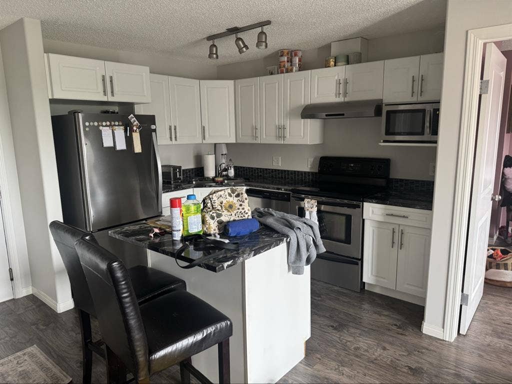 Looking for roommate!