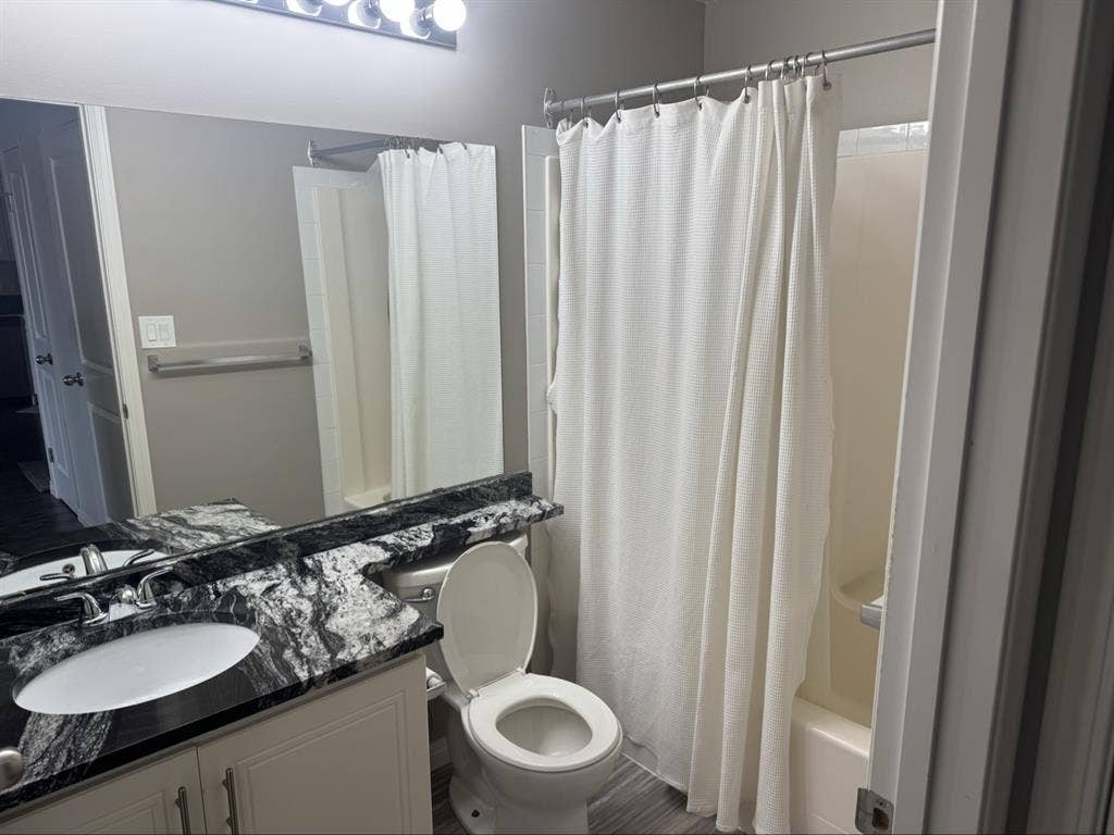 Looking for roommate!