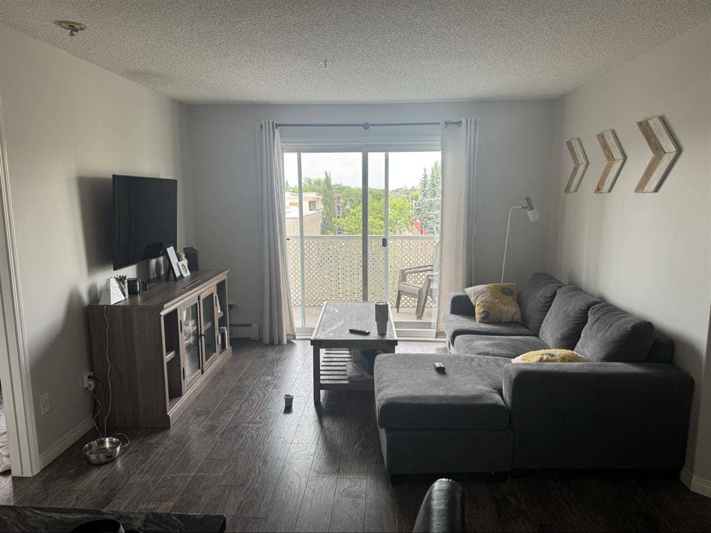 Looking for roommate!