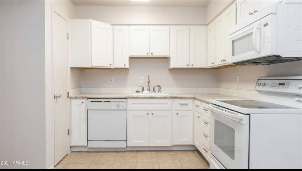 Furnished room Available
