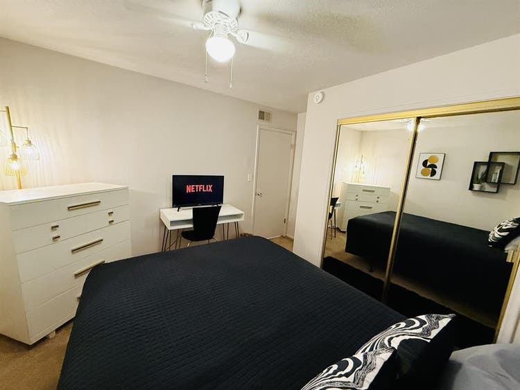 Furnished room THIRTEENTHmonthFREE!