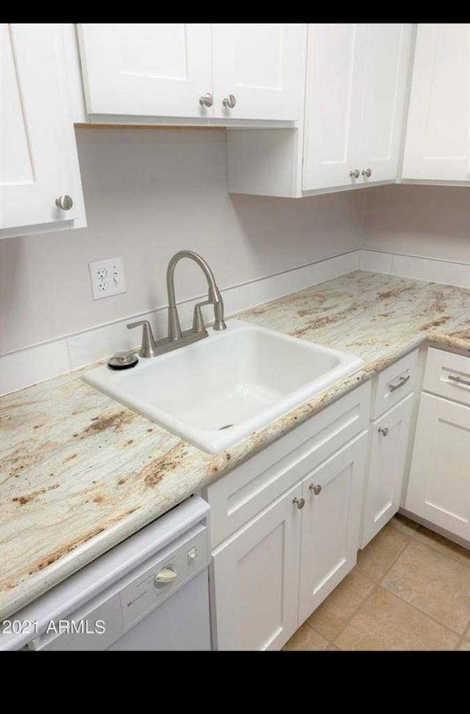 Furnished room Available
