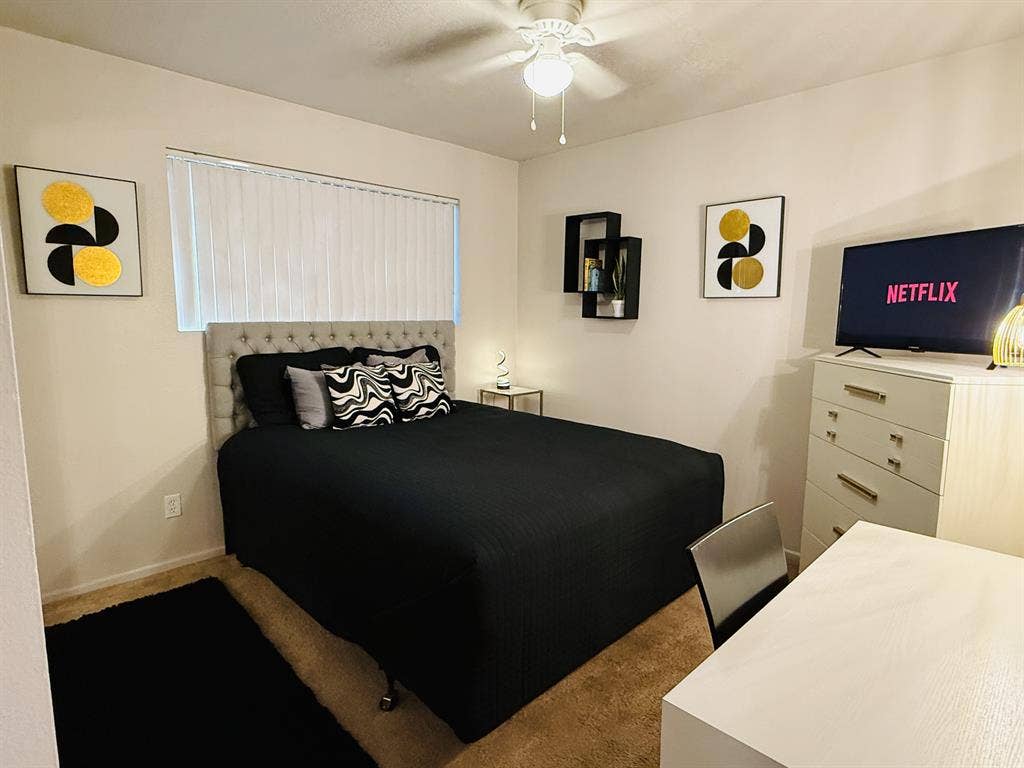 Furnished room THIRTEENTHmonthFREE!