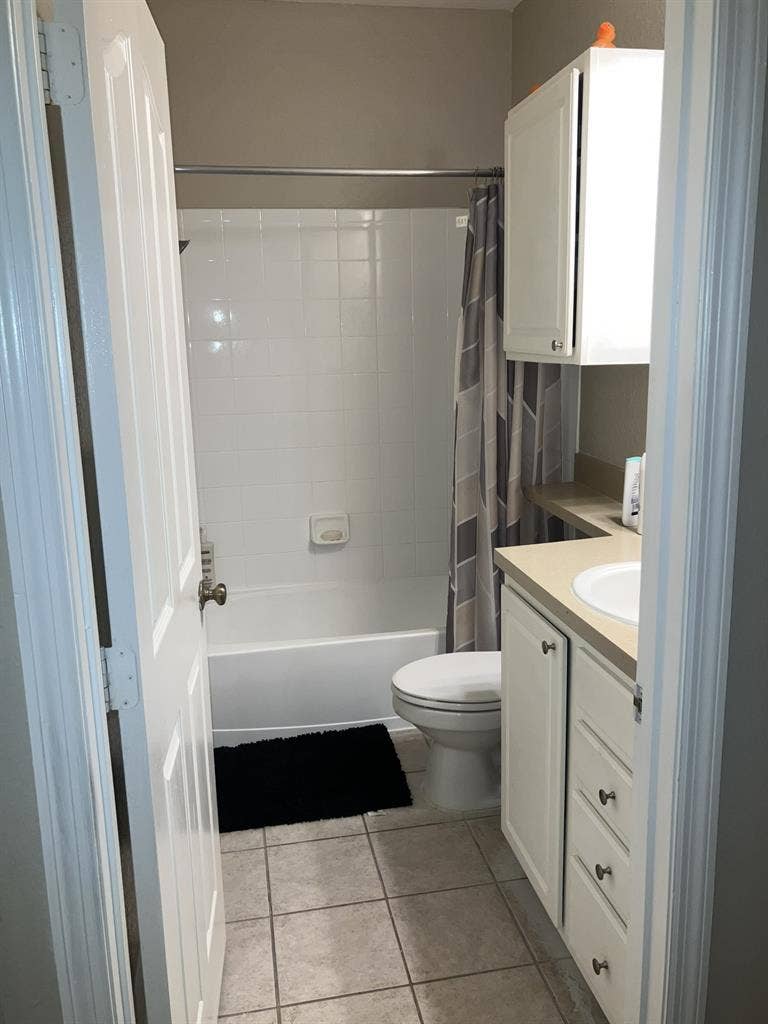 Private Bedroom, Shared Bathroom