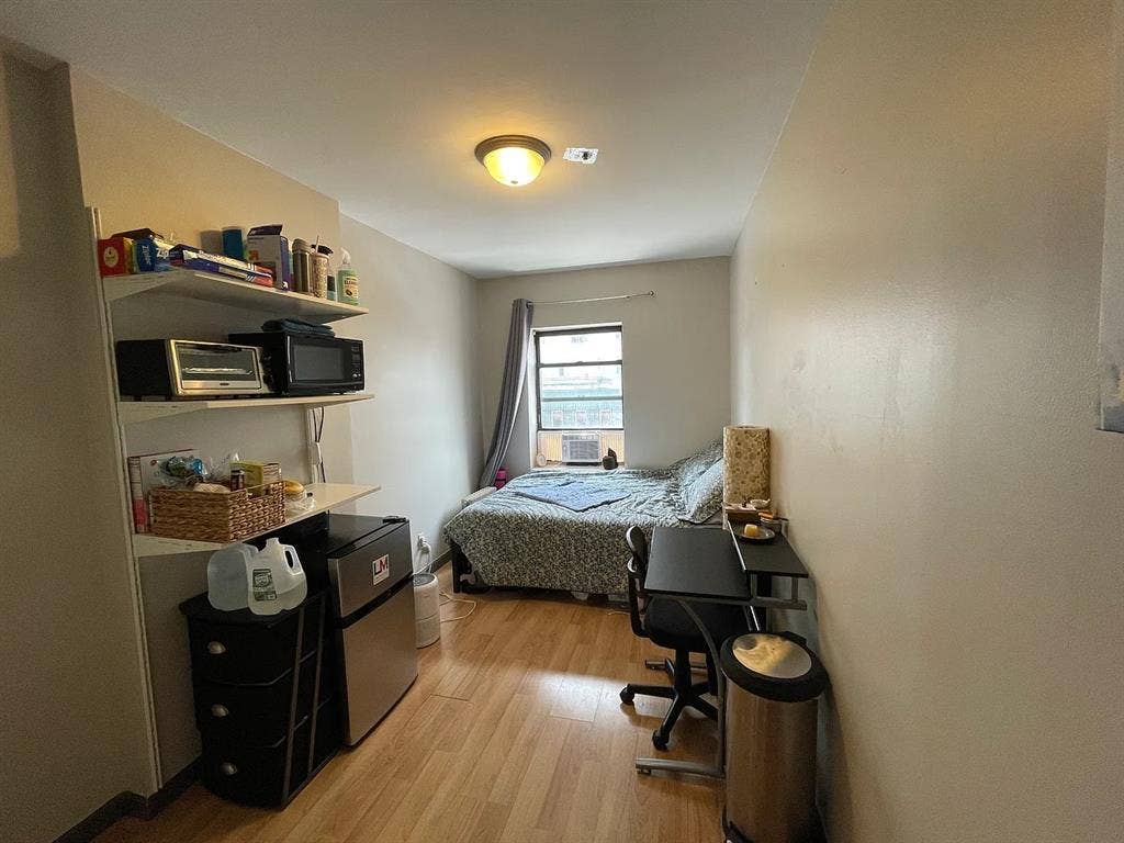 Studio Furnished