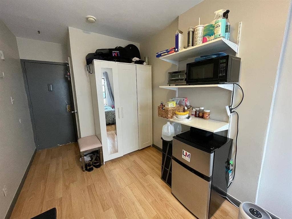 Studio Furnished