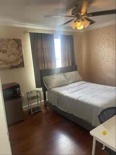 Room for rent in coconut creek