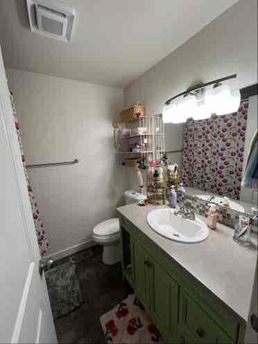 Room for rent in Oregon City!