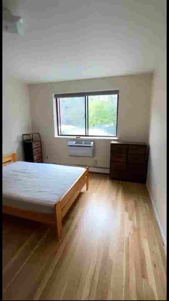 Looking for roommate