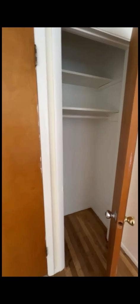 Looking for roommate