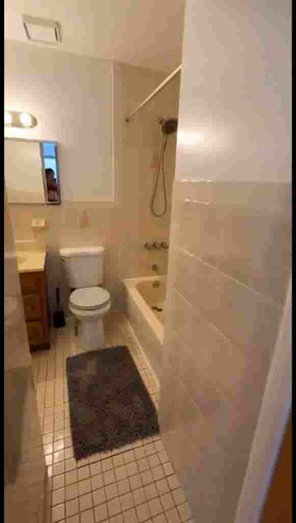 Looking for roommate