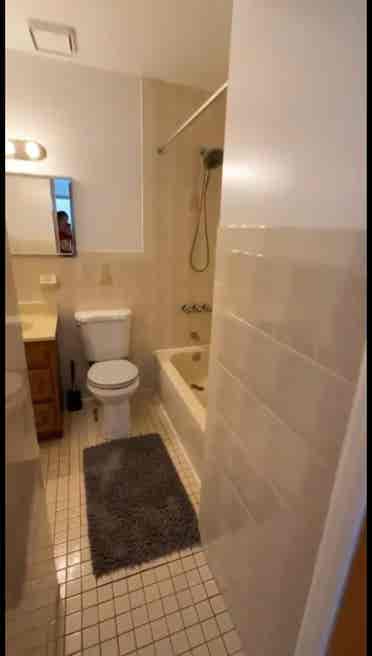 Looking for roommate