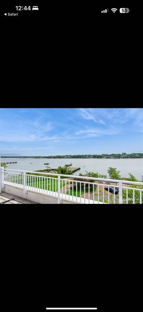 Looking for 2 roommates.